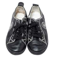 مملوكة مسبقًا Chanel Black Leather CC Low Top Sneakers Size 39.5