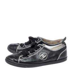 مملوكة مسبقًا Chanel Black Leather CC Low Top Sneakers Size 39.5
