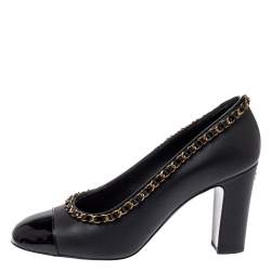 مملوكة مسبقًا Chanel Black Leather And Patent Leather Cap Toe Chain Embellished Trim Pumps Size 39