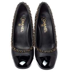 مملوكة مسبقًا Chanel Black Leather And Patent Leather Cap Toe Chain Embellished Trim Pumps Size 39