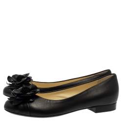 مملوكة مسبقًا حذاء فلات باليه شانيل زهرة الكاميليا جلد أسود مقاس 37