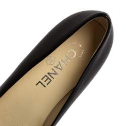 مملوكة مسبقًا حذاء فلات باليه شانيل زهرة الكاميليا جلد أسود مقاس 37