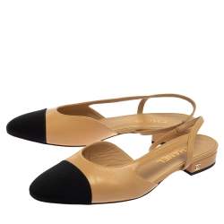 مملوكة مسبقًا Chanel Beige/Black Leather and Canvas CC Cap Toe Slingback Flat Sandals Size 38.5