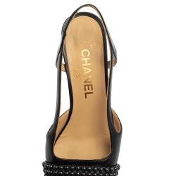 مملوكة مسبقًا صندل شانيل فتحة كعب سى سى مرصع قماش وجلد أسود مقاس 36