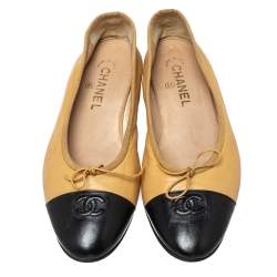 مملوكة مسبقًا Chanel Beige/Black Leather Bow CC Cap Toe Ballet Flats Size 40