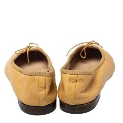 مملوكة مسبقًا Chanel Beige/Black Leather Bow CC Cap Toe Ballet Flats Size 40