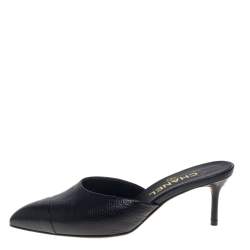 مملوكة مسبقًا  Chanel Black CC Leather Runaway Mule Sandals Size 36