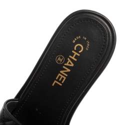مملوكة مسبقًا Chanel Black Quilted Leather CC Flat Slides Size 39