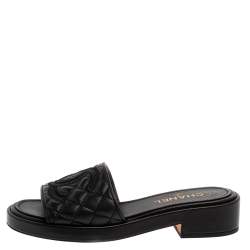 مملوكة مسبقًا Chanel Black Quilted Leather CC Flat Slides Size 39