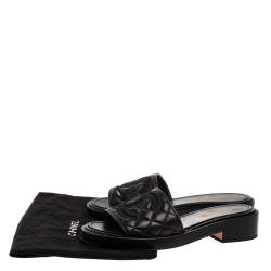مملوكة مسبقًا Chanel Black Quilted Leather CC Flat Slides Size 39