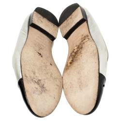 Pre Owned حذاء باليرينا فلات شانيل جلد وجلد لامع أسود/فضي بفيونكة مقدمة سي سي مقاس 36.5