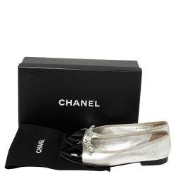 Pre Owned حذاء باليرينا فلات شانيل جلد وجلد لامع أسود/فضي بفيون كة مقدمة سي سي مقاس 36.5