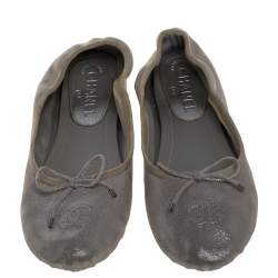 Pre Owned Chanel Silver Glitter Suede CC Ballet Flats Size 40