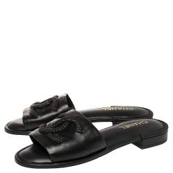 مملوكة مسبقًا Chanel Black Leather CC Slide Sandals Size 41.5