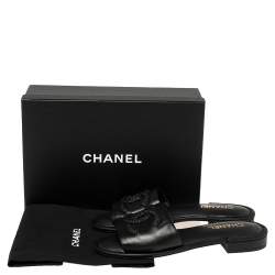 مملوكة مسبقًا Chanel Black Leather CC Slide Sandals Size 41.5
