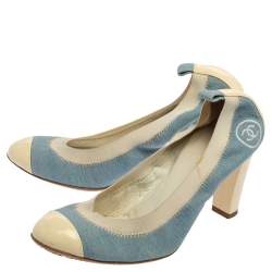 مملوكة مسبقًا حذاء كعب عالي شانيل دنيم أزرق / أبيض وجلد لامع سكرانش مقاس 38.5