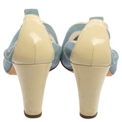 مملوكة مسبقًا حذاء كعب عالي شانيل دنيم أزرق / أبيض وجلد لامع سكرانش مقاس 38.5