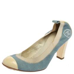 مملوكة مسبقًا حذاء كعب عالي شانيل دنيم أزرق / أبيض وجلد لامع سكرانش مقاس 38.5