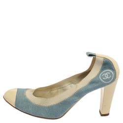 مملوكة مسبقًا حذاء كعب عالي شانيل دنيم أزرق / أبيض وجلد لامع سكرانش مقاس 38.5