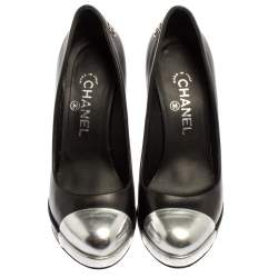 Pre Owned Chanel Black/Silver Leather CC Cap Toe Platform Pumps Size 38.5
