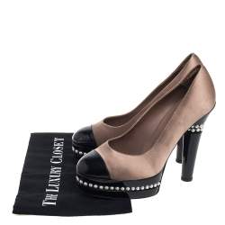 مملوكة مسبقًا Chanel Beige/Black Satin And Patent Leather Cap Toe Pearl Platform Pumps Size 39.5