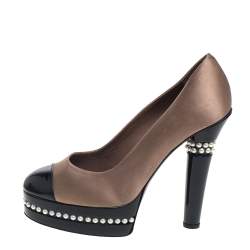 مملوكة مسبقًا Chanel Beige/Black Satin And Patent Leather Cap Toe Pearl Platform Pumps Size 39.5