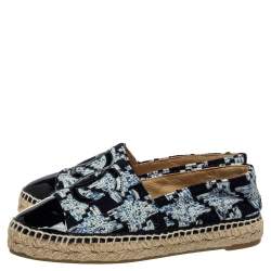 مملوكة مسبقًا Chanel Blue/Black Tweed Fabric And Patent Leather CC Cap Toe Flat Espadrilles Size 37