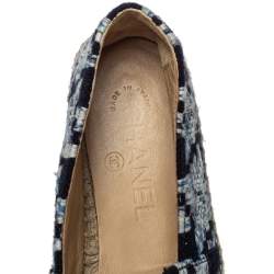 مملوكة مسبقًا Chanel Blue/Black Tweed Fabric And Patent Leather CC Cap Toe Flat Espadrilles Size 37