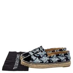 مملوكة مسبقًا Chanel Blue/Black Tweed Fabric And Patent Leather CC Cap Toe Flat Espadrilles Size 37