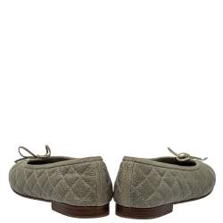 Pre Owned حذاء فلات باليه شانيل غطاء مقدمة فيونكة جلد لامع وجلد مبطن رمادى مقاس 38