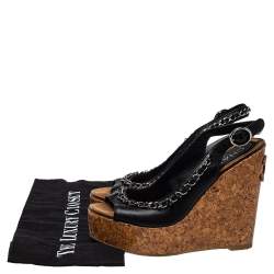 Pre Owned صندل شانيل مزين سي سي و وصلات سلسلة كعب روكي جلد أسود مقاس 35