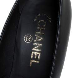 Pre Owned حذاء كعب عالى شانيل كعب عريض غطاء مقدمة سى سى جلد أسود مقاس 36