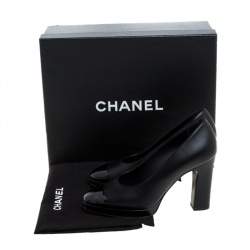 Pre Owned حذاء كعب عالى شانيل كعب عريض غطاء مقدمة سى سى جلد أسود مقاس 36