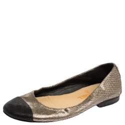 مملوكة مسبقًا Chanel Black/Metallic Gold Glitter Suede CC Cap Toe Ballet Flats Size 37