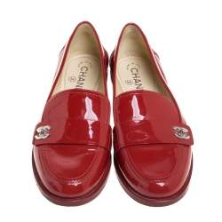 Pre Owned حذاء لوفرز شانيل سليب أون سي سي بالشعار جلد أحمر لامع مقاس 38