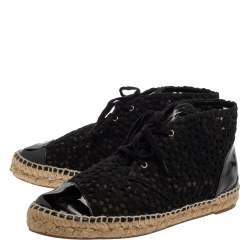 مملوكة مسبقًا Chanel Black Lace And Patent Leather Cap Toe High Top Espadrille Sneakers Size 39