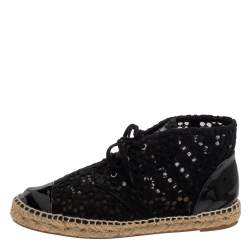 مملوكة مسبقًا Chanel Black Lace And Patent Leather Cap Toe High Top Espadrille Sneakers Size 39