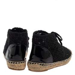 مملوكة مسبقًا Chanel Black Lace And Patent Leather Cap Toe High Top Espadrille Sneakers Size 39