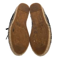 مملوكة مسبقًا Chanel Black Lace And Patent Leather Cap Toe High Top Espadrille Sneakers Size 39