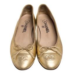 Pre Owned Chanel Gold Leather CC Cap Toe Slip On Flats Size 37.5