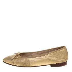 Pre Owned Chanel Gold Leather CC Cap Toe Slip On Flats Size 37.5