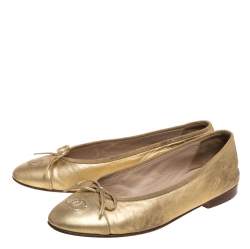 Pre Owned Chanel Gold Leather CC Cap Toe Slip On Flats Size 37.5