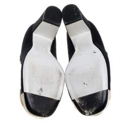 Pre Owned حذاء كعب عالي شانيل تويد أسكاربينز كاميليا سي سي أبيض /أسود مقاس 37