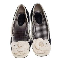 Pre Owned حذاء كعب عالي شانيل تويد أسكاربينز كاميليا سي سي أبيض /أسود مقاس 37