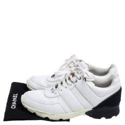 مملوكة مسبقًا Chanel White/Black Leather And Fabric CC Low Top Sneakers Size 40