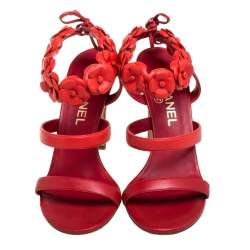 مملوكة مسبقًا صندل شانيل سير كاحل كاميليا جلد أحمر مقاس 37.5