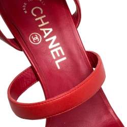 مملوكة مسبقًا صندل شانيل سير كاحل كاميليا جلد أحمر مقاس 37.5