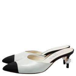 مملوكة مسبقًا Chanel White/Black Leather and Canvas CC Pearl Embellished Heel Mules Size 36