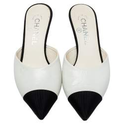 مملوكة مسبقًا Chanel White/Black Leather and Canvas CC Pearl Embellished Heel Mules Size 36