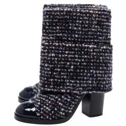 مملوكة مسبقًا Chanel Blue Tweed And Patent Leather CC Cap Toe Ankle Boots Size 38